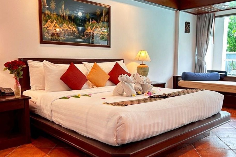 Deluxe Pool Access Room